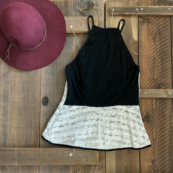 Weston Anthropologie peplum style top 🖤🤍 medium - Picture 3 of 3